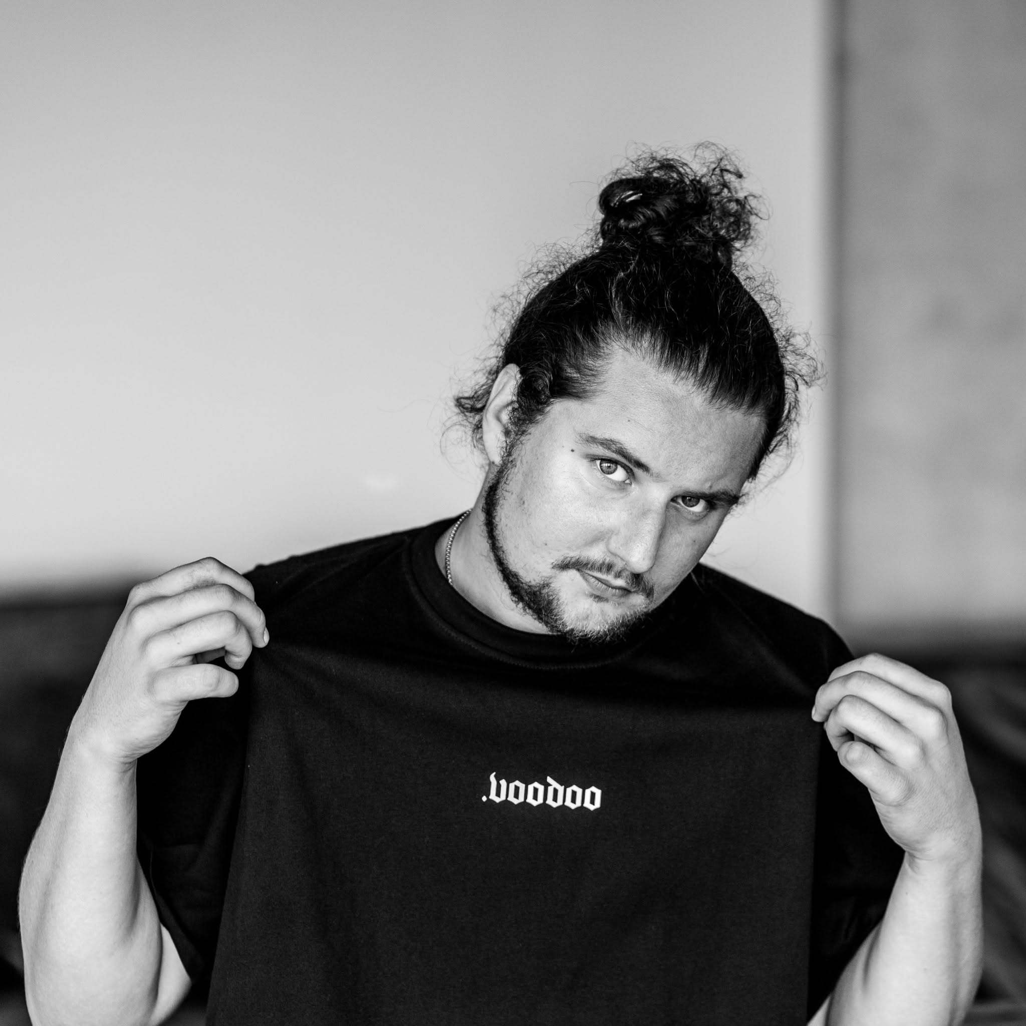 JANEK.